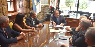 En su carácter de presidente de la Legislatura, el vicegobernador Alberto Bernis recibió el Plan de Auditoría 2025 de la Auditoría General de la Provincia.