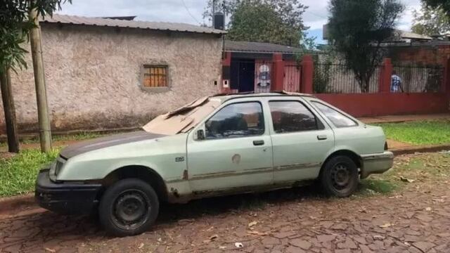 Posadas: pareja de ancianos fue desalojada por su propio hijo y ahora viven en un auto.