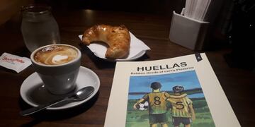 Huellas relatos desde el Cerro Pistarini, un viaje a los recuerdos en Embalse, con la pelota como aliada.