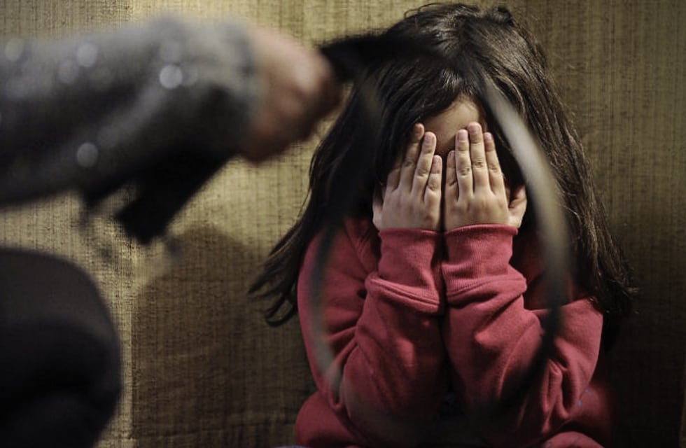 Su mamá la obligó a decir cuando tenía 11 años que su papá la abusaba y hasta mintió en Cámara Gesell: ahora pide ayuda