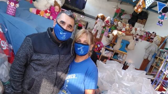 Cristian Abratte y Gabriela Barroso, precursores del merendero Panza Caliente en Villa Carlos Paz a días de cumplir cuatro años de actividad. (Foto: gentileza Cristian Abratte / Merendero Panza Caliente).