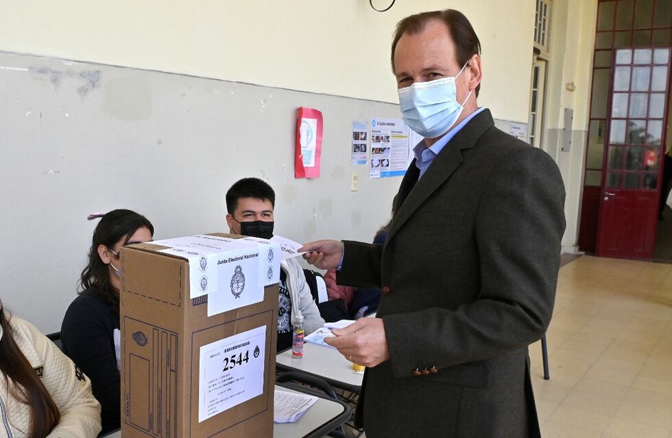 PASO 2021: Gustavo Bordet ya emitió su voto y pidió a los entrerrianos que vayan a las urnas