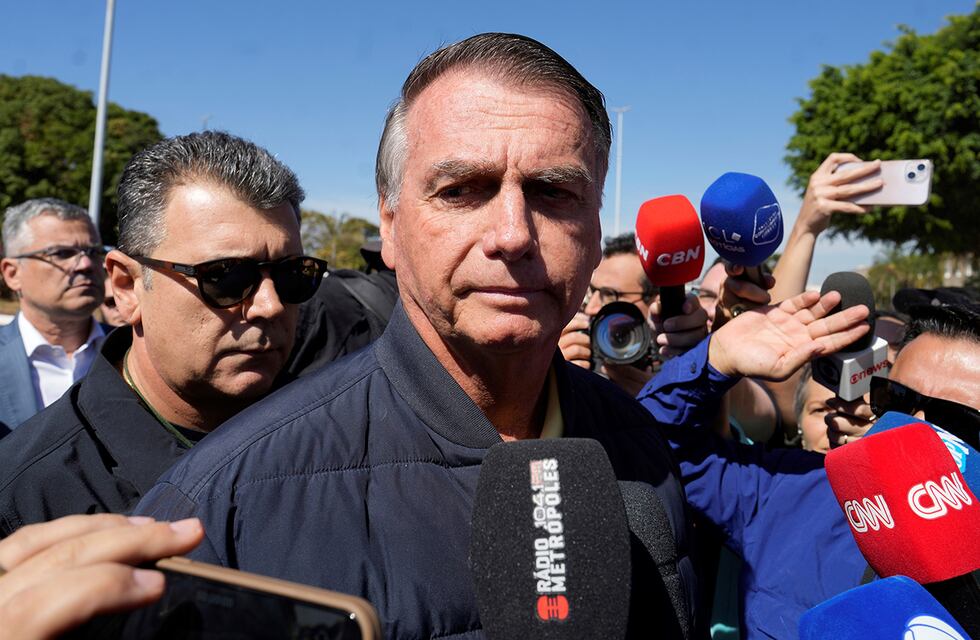 Por qué dictaron la prisión domiciliaria a Jair Bolsonaro: tobillera y rigurosas restricciones