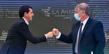 El ministro del Interior saludándose con el gobernador (APN)