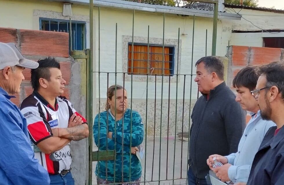 El precandidato a intendente Ricardo Gutierrez hizo un recorrido por barrios de Paraná