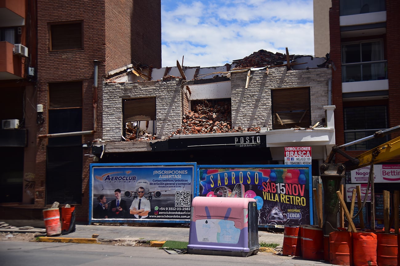 A seis meses, así está el edificio y el lugar del derrumbe en Bv. San Juan 600. (Pedro Castillo / La Voz)