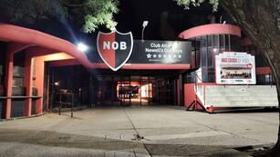 Los agresores pasaron por la entrada al club poco después de las prácticas de básquet y vóley.