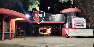 Los agresores pasaron por la entrada al club poco después de las prácticas de básquet y vóley.