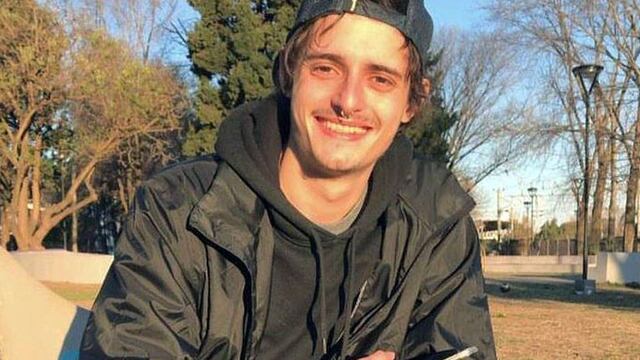 La imagen del joven asesinado de cuatro puñaladas frente a la estación de Quilmes.