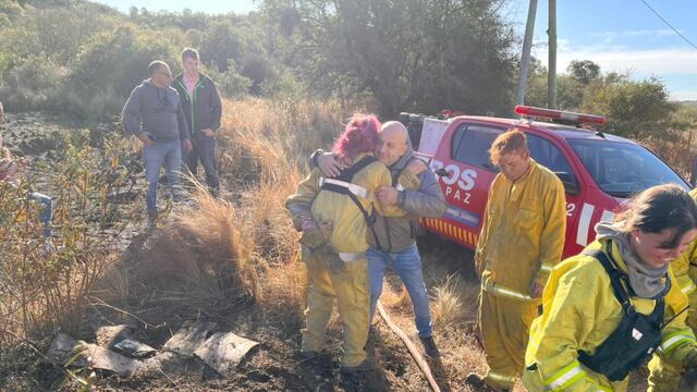 El intendente Gesteira felicitó a los bomberos por el intenso trabajo.