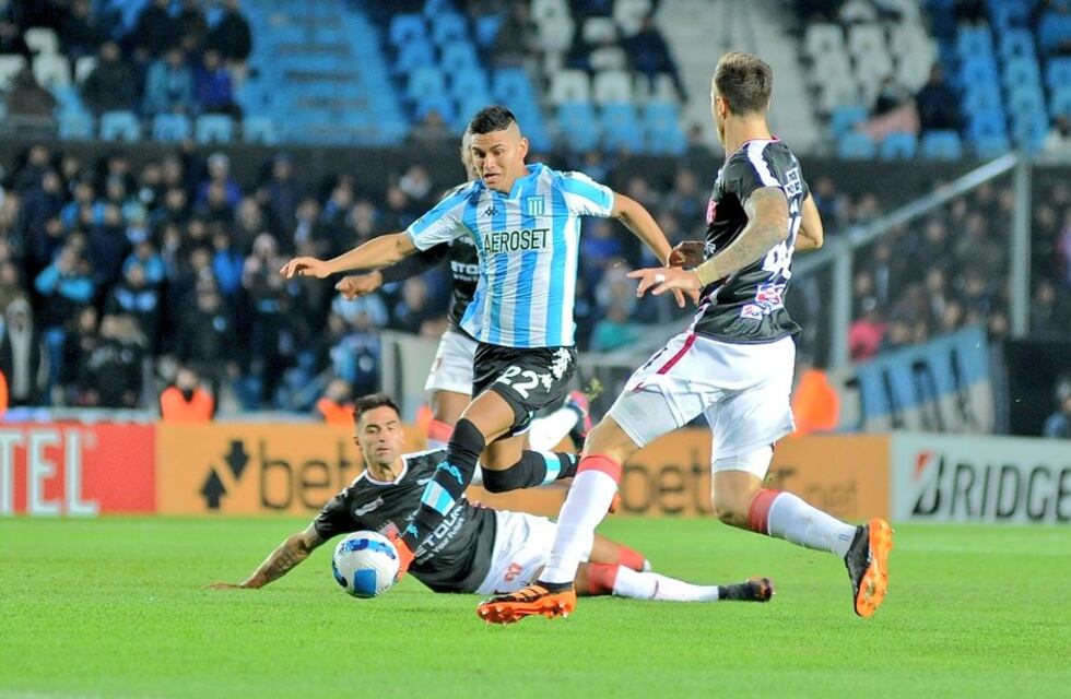 Racing perdió con River y quedó eliminado de la Copa Sudamericana