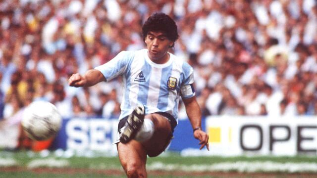 El homenaje de Intrusos al Diez y su última voluntad