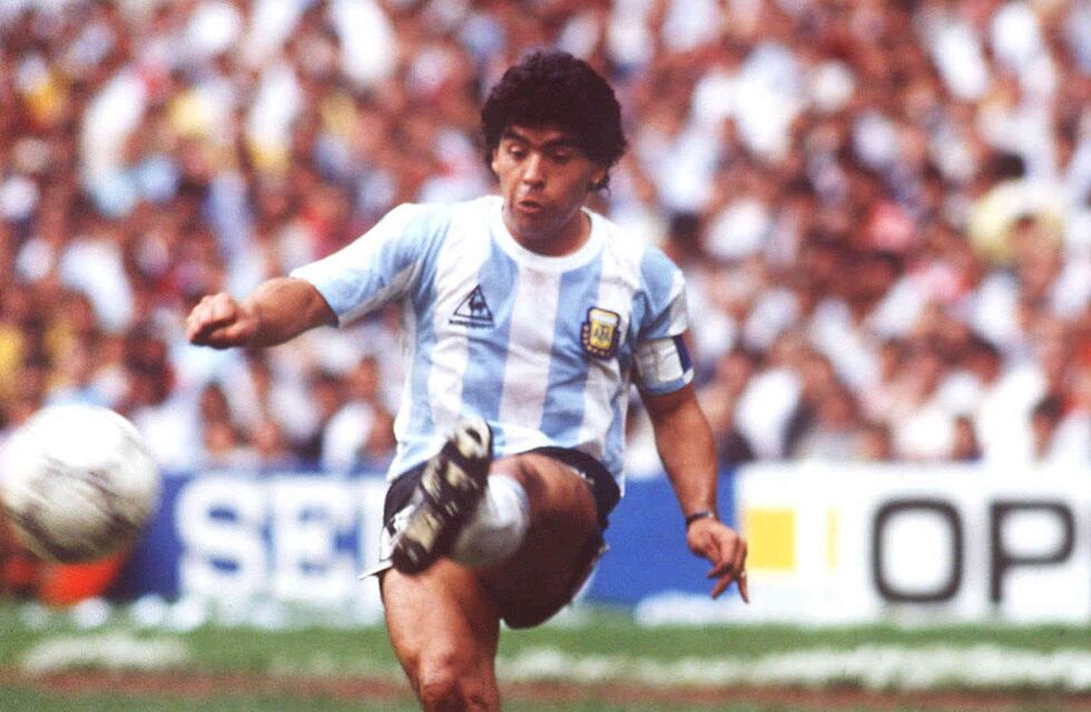 El primer abrazo de Diego Maradona: el día que el Diez consoló a un correntino tras perder una final