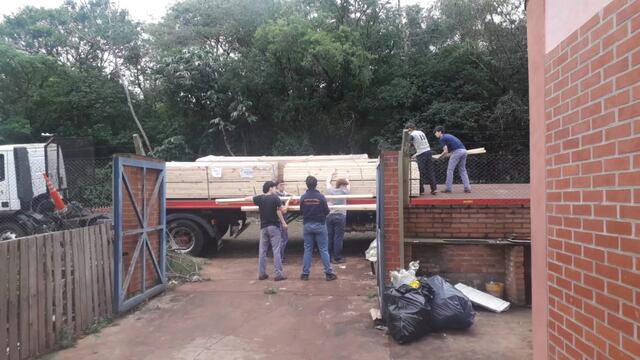 La EPET N° 6 recibió la donación de materiales para la construcción del aula que afrontan con recursos propios