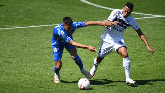 El Tomba y el Lobo platense juegan en el Gambarte. / José Gutiérrez