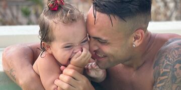 Nina Martínez hizo una mezcla rara de comida y Lautaro no pudo evitar reaccionar cn cara de asco.