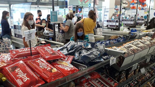 Limitan la muestra de alimentos azucarados  cerca de las líneas de cajas. 
La Voz