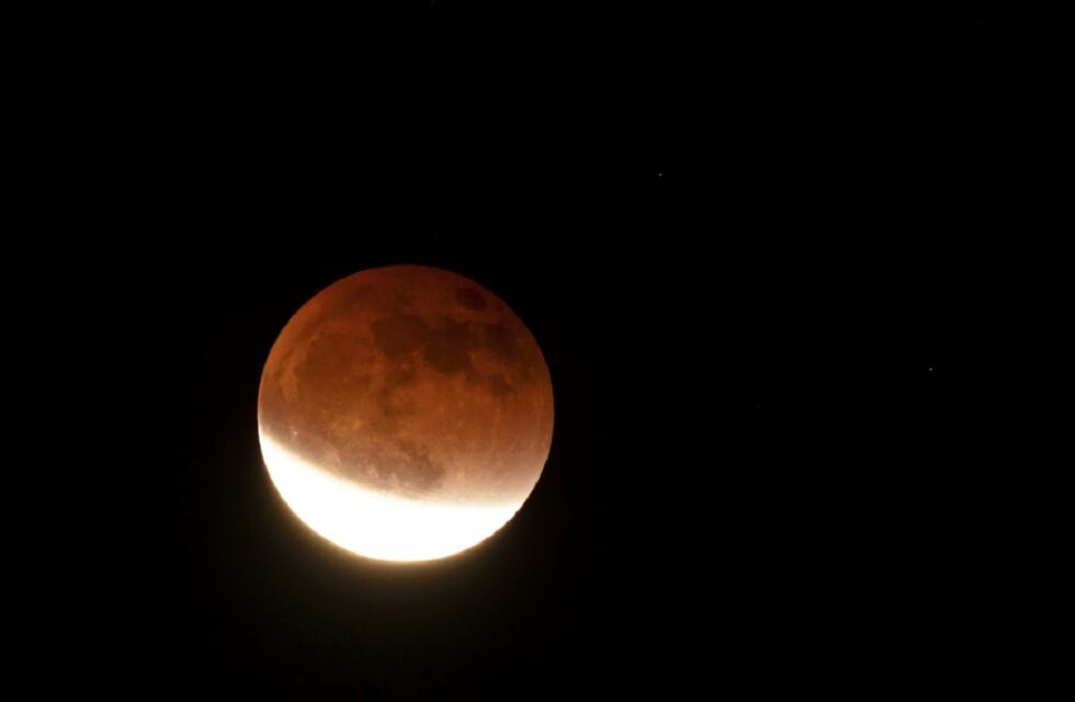 Eclipse lunar del 8 de noviembre, dónde se puede ver y cuáles serán los tres signos más afectados