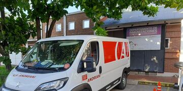 Las vacunas llegaron en vehículos de la empresa Andreani