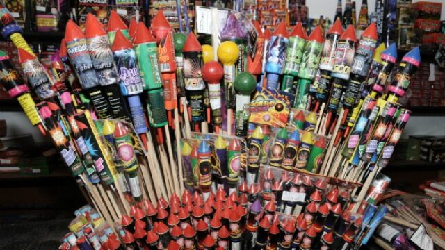 prohibida la exhibición y el uso de pirotecnia.