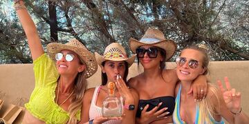 La rosarina se reencontró con las hermanas Balbi luego de las vacaciones en las Islas Baleares.