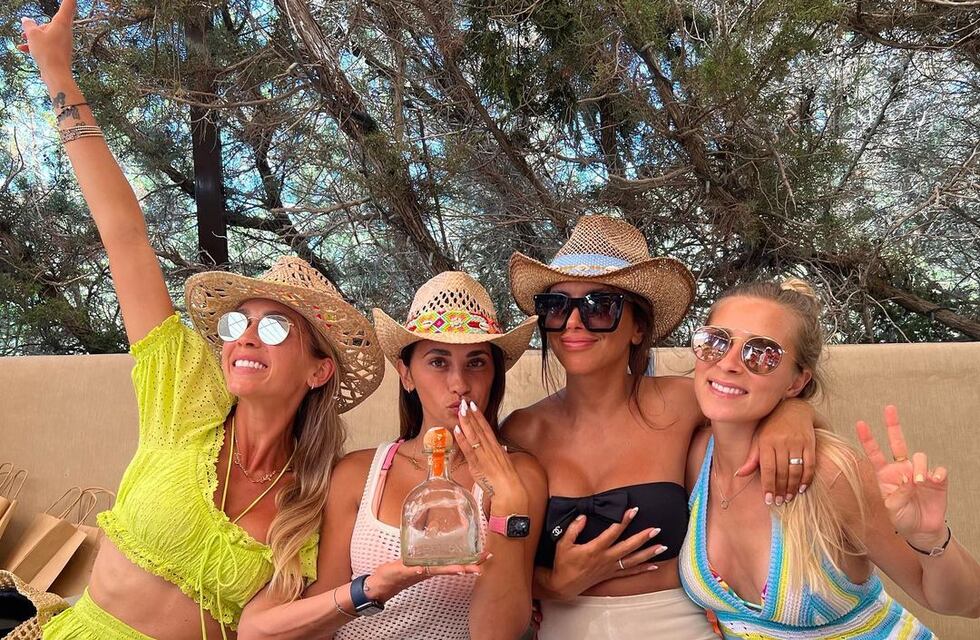 Cumple con ellas: Antonela Roccuzzo pasó el domingo en un festejo con amigas