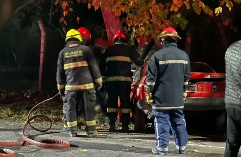 Impresionante accidente en Pocito: un hombre murió al impactar contra un árbol