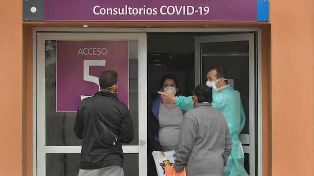 Controles y prevención por posible contagios de coronavirus. Foto  Orlando Pelichotti / Los Andes
