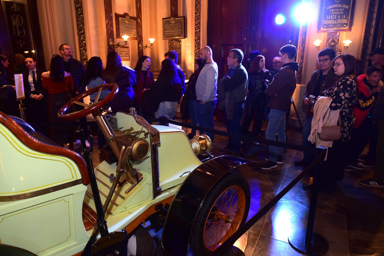 La ciudad de Córdoba celebró una nueva edición de La Noche de los Museos. Los principales espacios culturales abrieron sus puertas de manera gratuita con actividades que convocaron a miles de visitantes.  (Nicolás Bravo / La Voz)