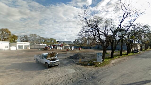 Estación de servicio El Cerrito en Adolfo Calle al 1.300 de San Rafael.