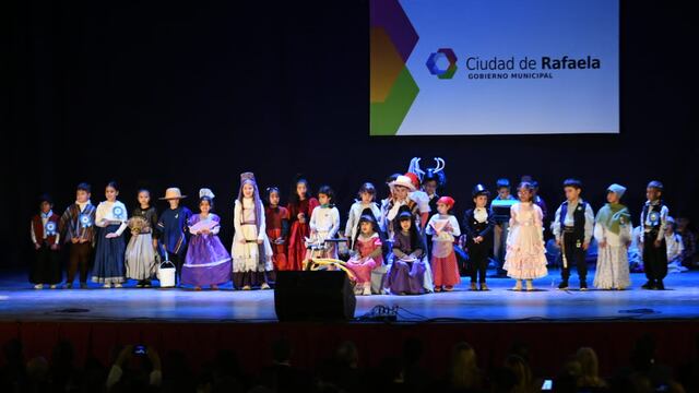 Los niños volvieron a ser partícipes del acto central del 25 de Mayo.