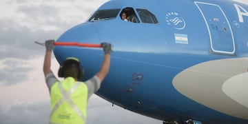 Un vuelo de Aerolíneas Argentinas trae más dosis de la vacuna Sinopharm contra el COVID-19 al país. (Presidencia)