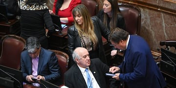 Oscar Parrilli cuestionó la ausencia de la oposición en el debate. Foto: Comunicación Senado.