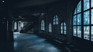 Descubrí la misteriosa aldea medieval escondida en un bosque a solo 45 minutos de CABA.