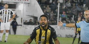 Olimpo se quedó con el "Clasico del Centro" al superar a Liniers por 3 a 2.