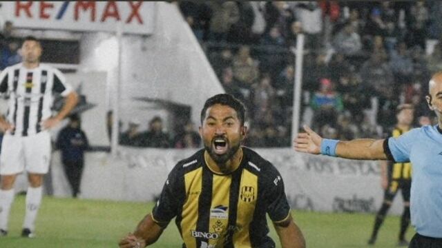 Olimpo se quedó con el "Clasico del Centro" al superar a Liniers por 3 a 2.