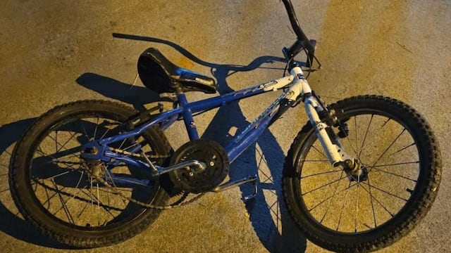 La bicicleta en la que viajaba el niño.