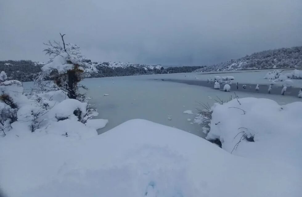Ingenio para sobrevivir en Chubut: fabricó raquetas para caminar en la nieve y pedir ayuda