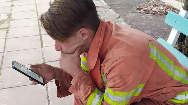 Lucio Malatini. El joven bombero rindió un examen durante un descanso. (Bomberos)