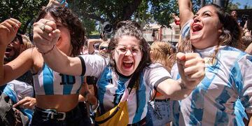 Situaciones insólitas en los festejos por el campeonato. (Foto: Ignacio Blanco / Los Andes)