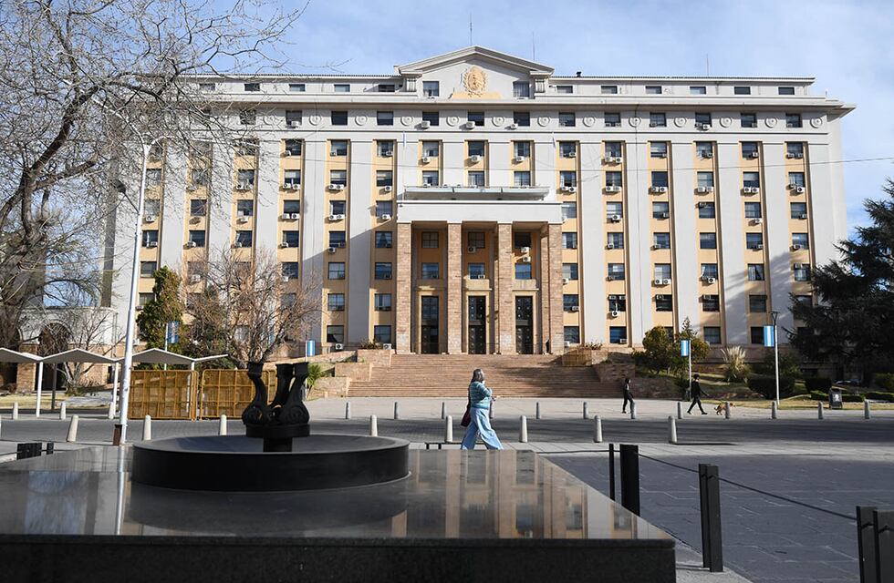 El Gobierno de Mendoza planea aumentar en marzo las asignaciones familiares de los estatales