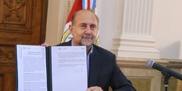 Perotti firmó el un convenio con Anses por la deuda de la Caja de Jubilaciones provincial