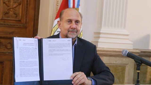 Perotti firmó el un convenio con Anses por la deuda de la Caja de Jubilaciones provincial