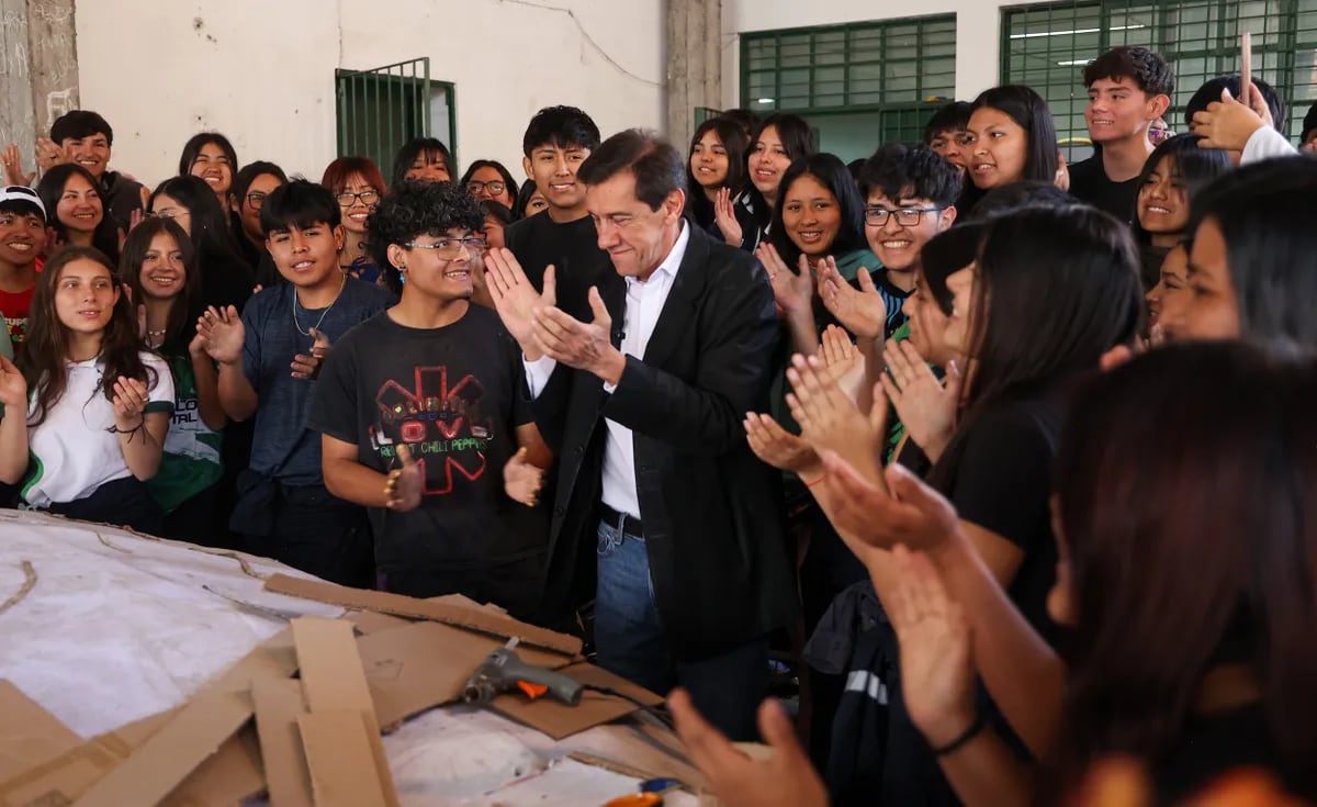 La Fiesta Nacional de los Estudiantes 2025 ya se palpita con intensidad en los canchones, como el de los "loros" que recibió la visita del gobernador Sadir.