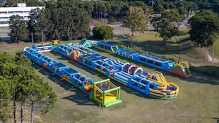 Para grandes y pequeños, el mega pelotero tiene una extensión de 300 metros.