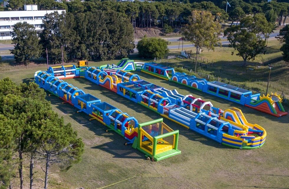 Un pelotero gigante llegó a Córdoba y ofrece diversión para todas las edades