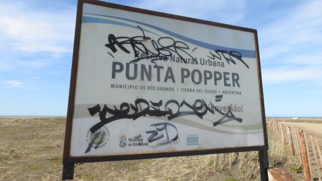 Vandalizaron los carteles de la Reserva Natural Punta Popper.