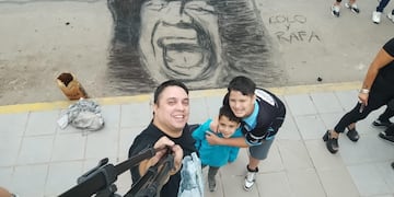 El retrato de Lolo y Rafael en calle Fernando Fader.