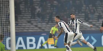 Lucas Suárez aprovechó el rebote y puso el 1-0 de Talleres en el Kempes frente a Patronado. (Facundo Luque / La Voz)