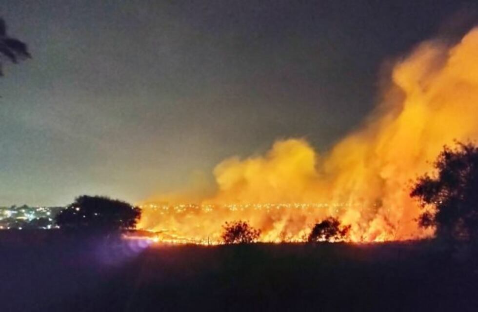Incendio en Itaembé Mini mantiene alerta a los vecinos de Posadas